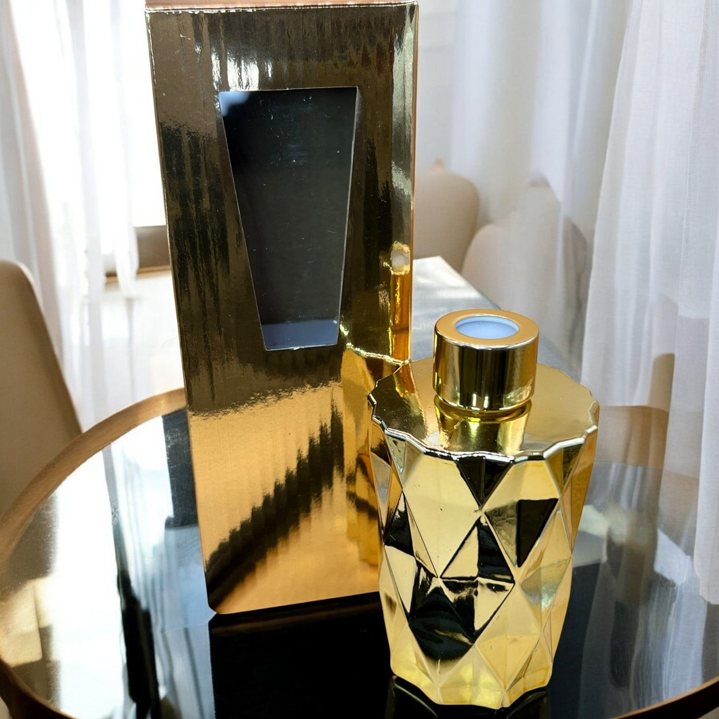 Stylish gold diamond-patterned reed diffuser, enhancing your home’s atmosphere with fragrance