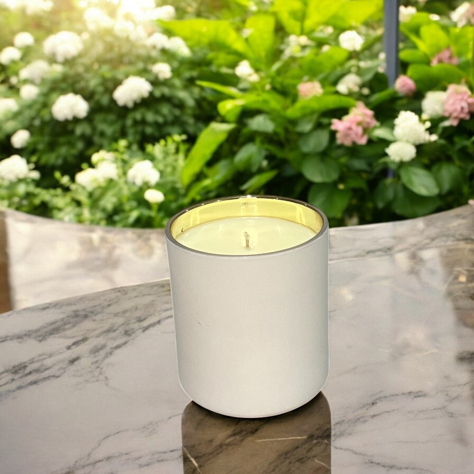 White matte jar luxury candles with abeautifully crafted design and premium scent