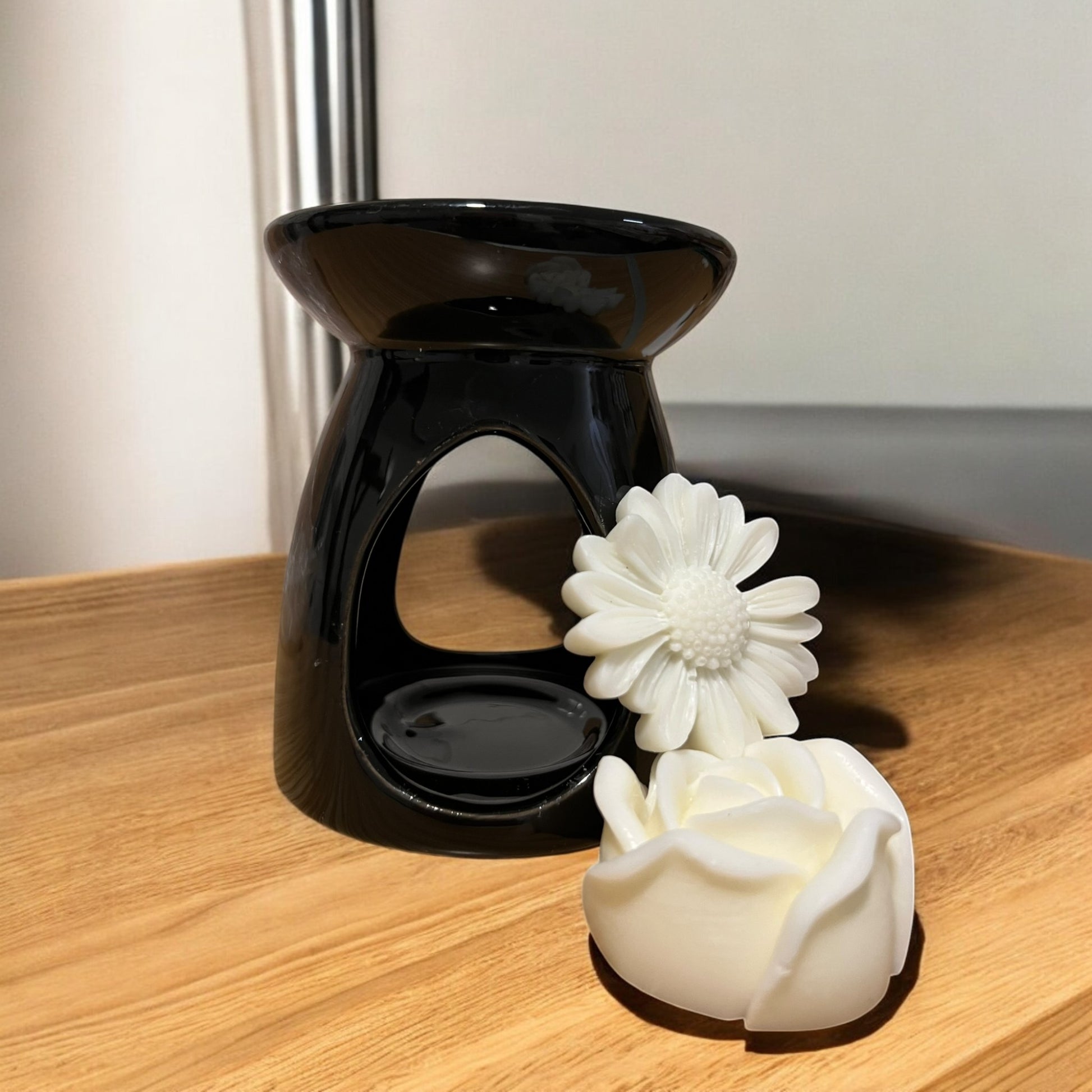 Ceramic wax melt burner with intricate detailing, ideal for a warm, inviting fragrance