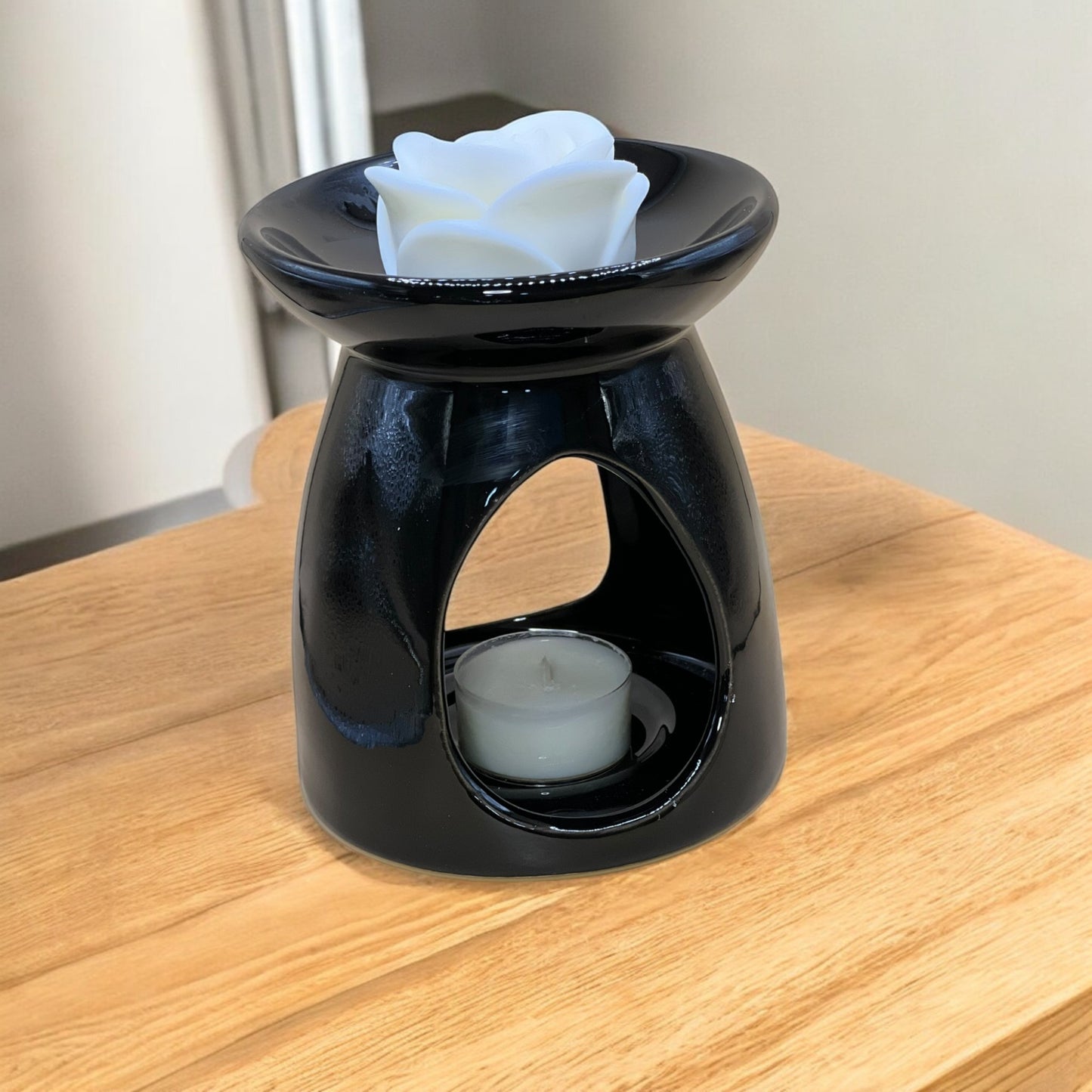 Decorative ceramic wax melt burner, perfect for a relaxing, fragrant environment with our wax melts.