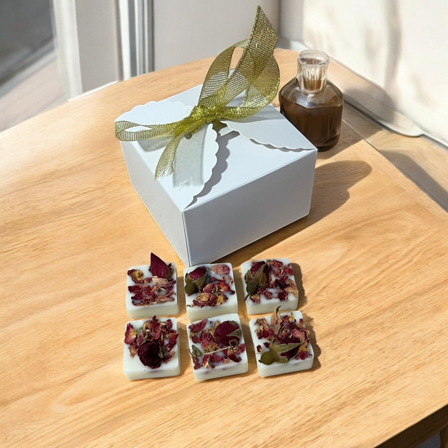 Handcrafted wax melts with botanicals, offering a natural, refreshing fragrance to elevate your space